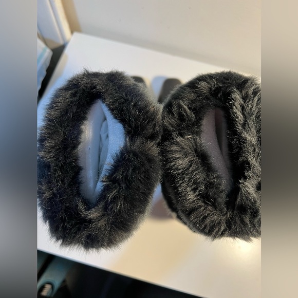 Sudini Seattle black leather and faux fur ankle boot heels size 5.5 new in box - Picture 10 of 14